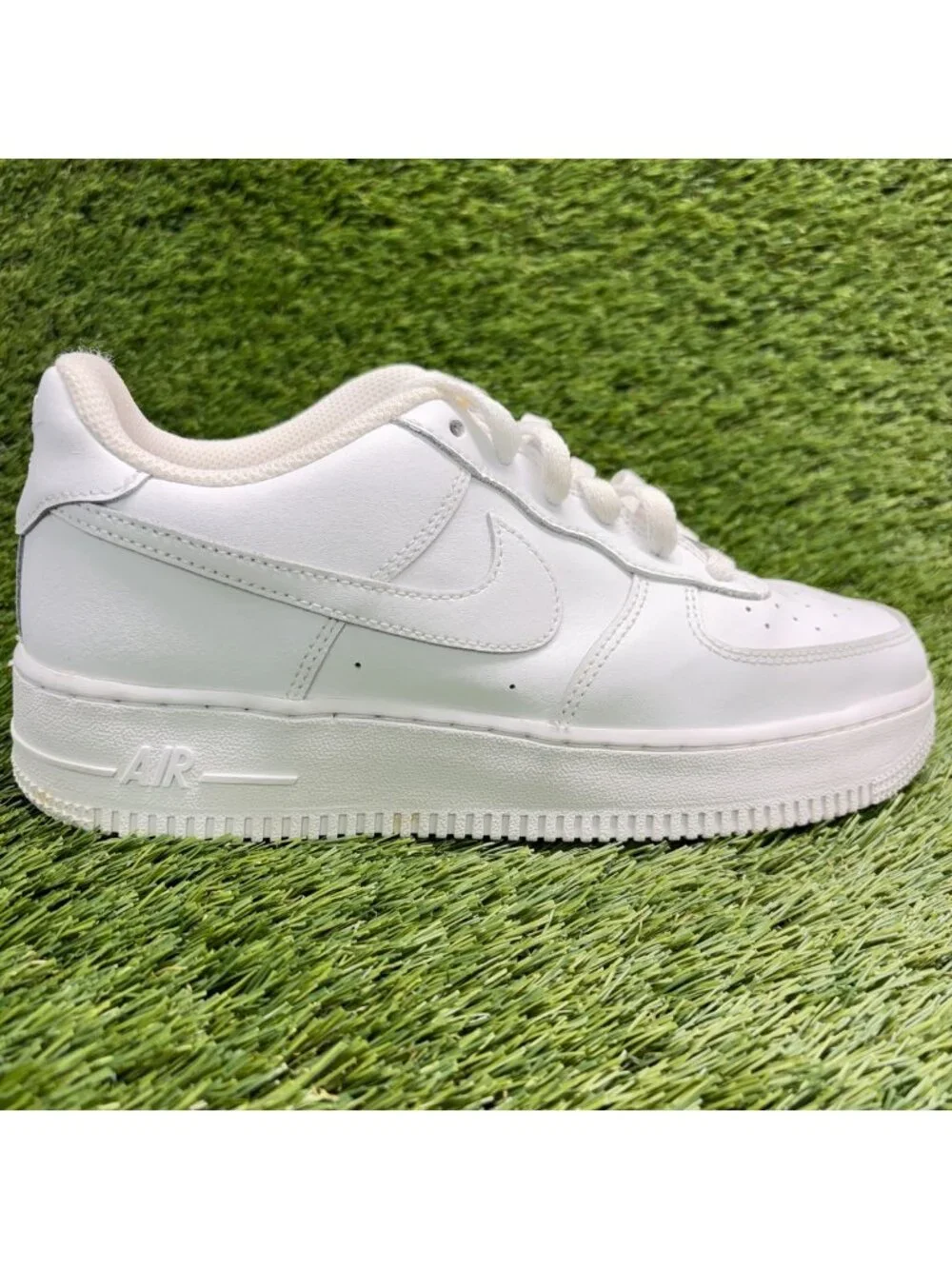 Nike Air Force 1 Low LE Boys Size 6.5Y White Athletic Lifestyle Shoes Sneakers